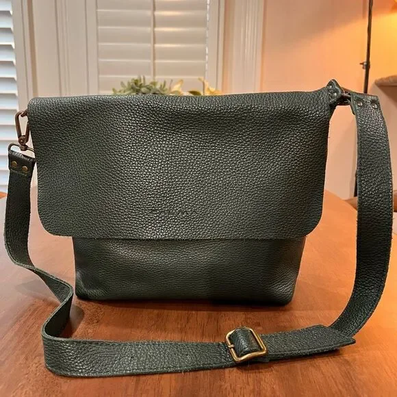 Calma 11 600 Full Grain Leather Crossbody Bag Dark Green Spain Large EUC - Picture 2 of 8